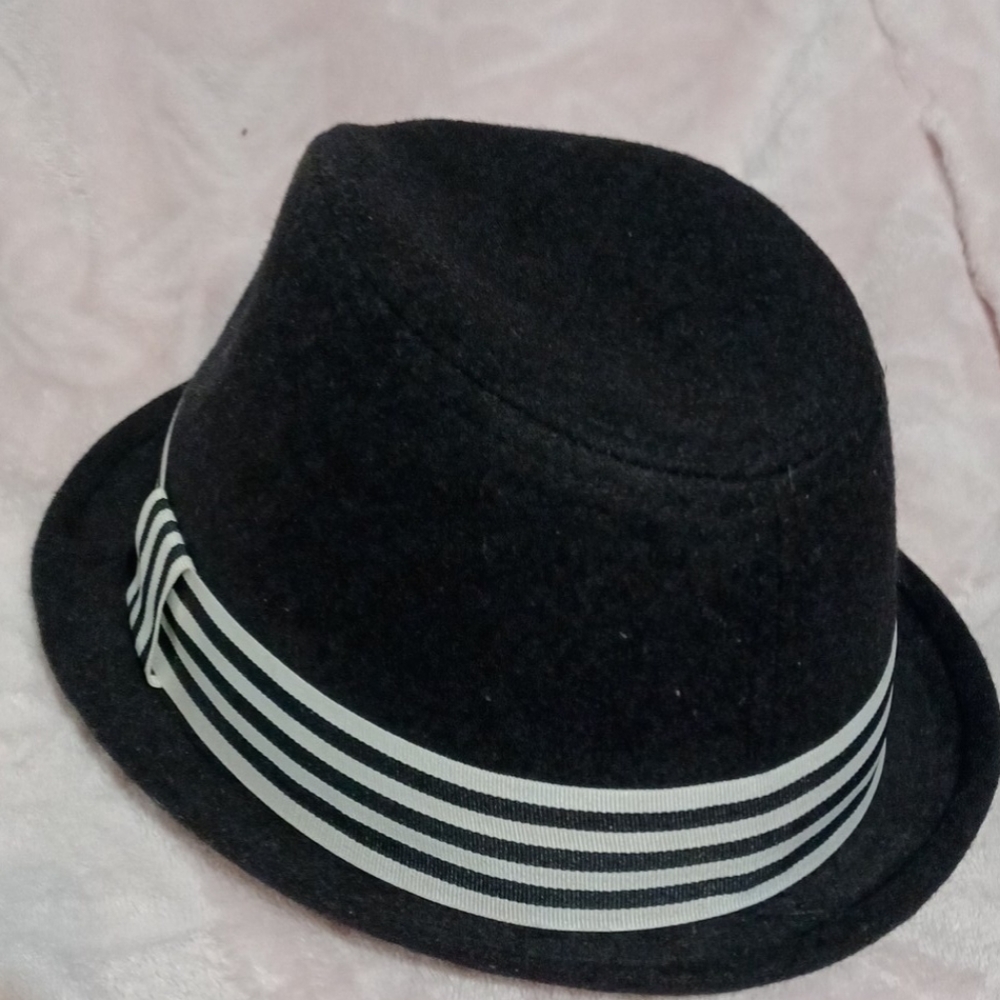 HAT 👒 - Picture 2 of 4